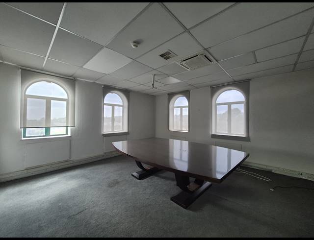 6,233M² OFFICE FOR SALE IN HYDE PARK